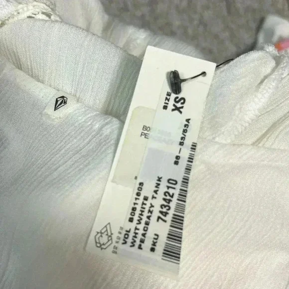 Volcom  Tank - Picture 4 of 5